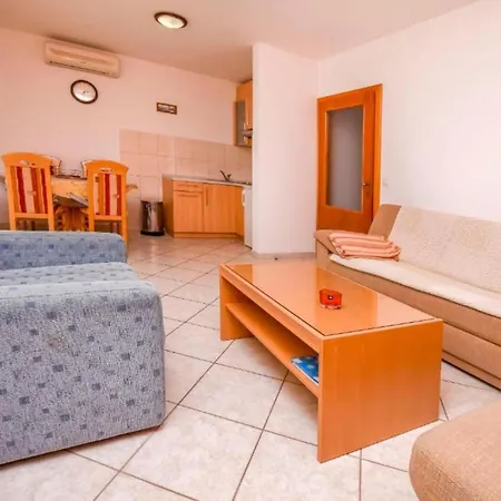 Aurel Suites- Comfort One Bedroom With Balcony *